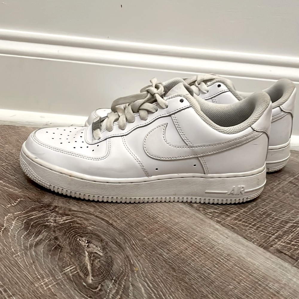 Nike air forces, gently worn. Minor scuffs. Size 8.